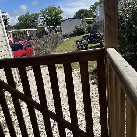 Mobilhome 8 Personnes à Hébergement de vacances *